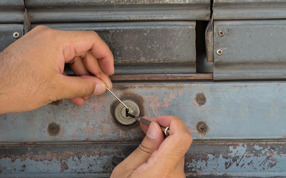 ouverture d'une porte Vitrolles