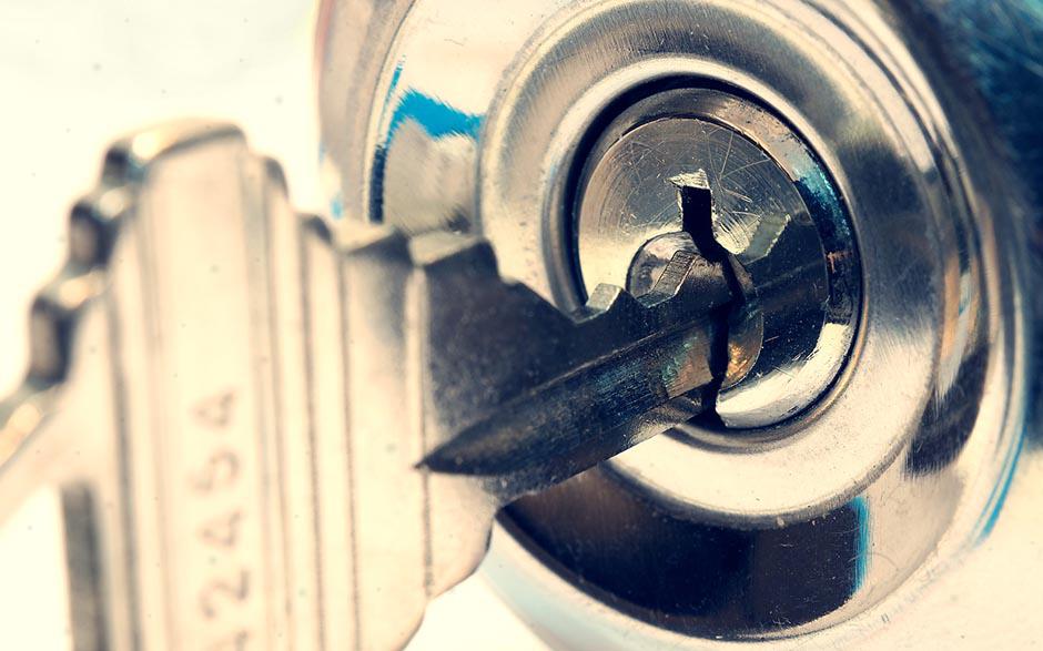 ouverture d'une porte Vitrolles